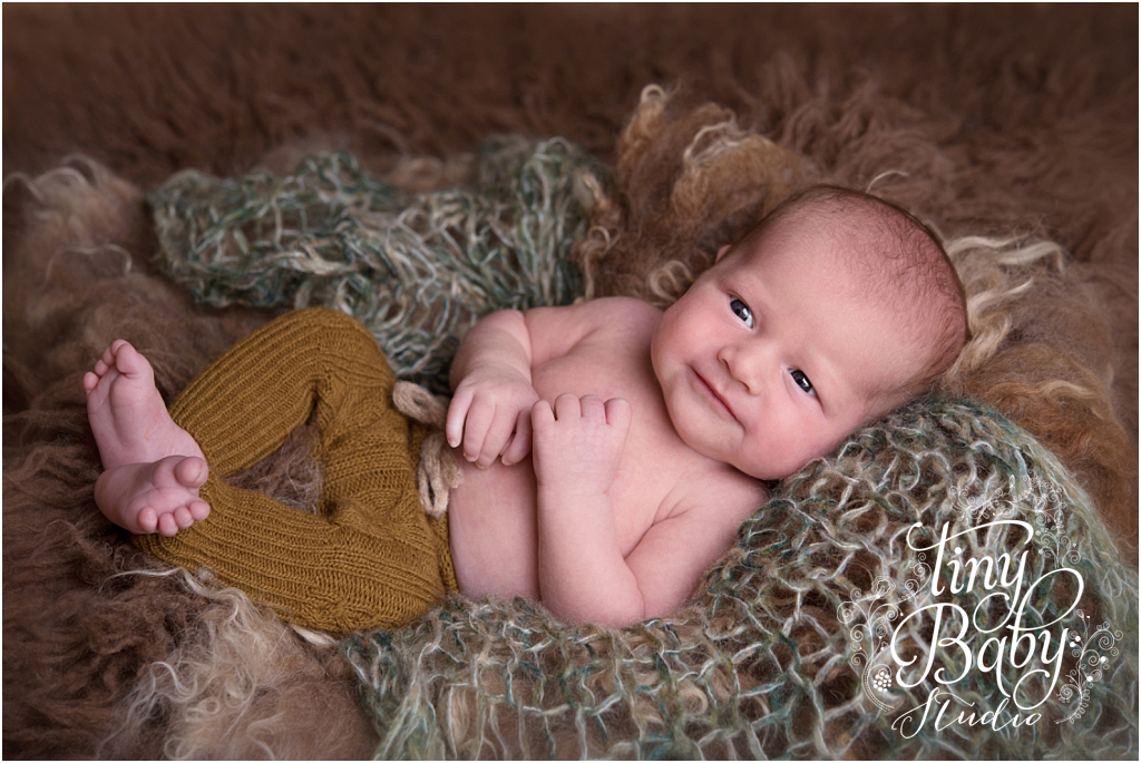 tiny-baby-studio-newcastle-newborn-photographer-smiling-newborn